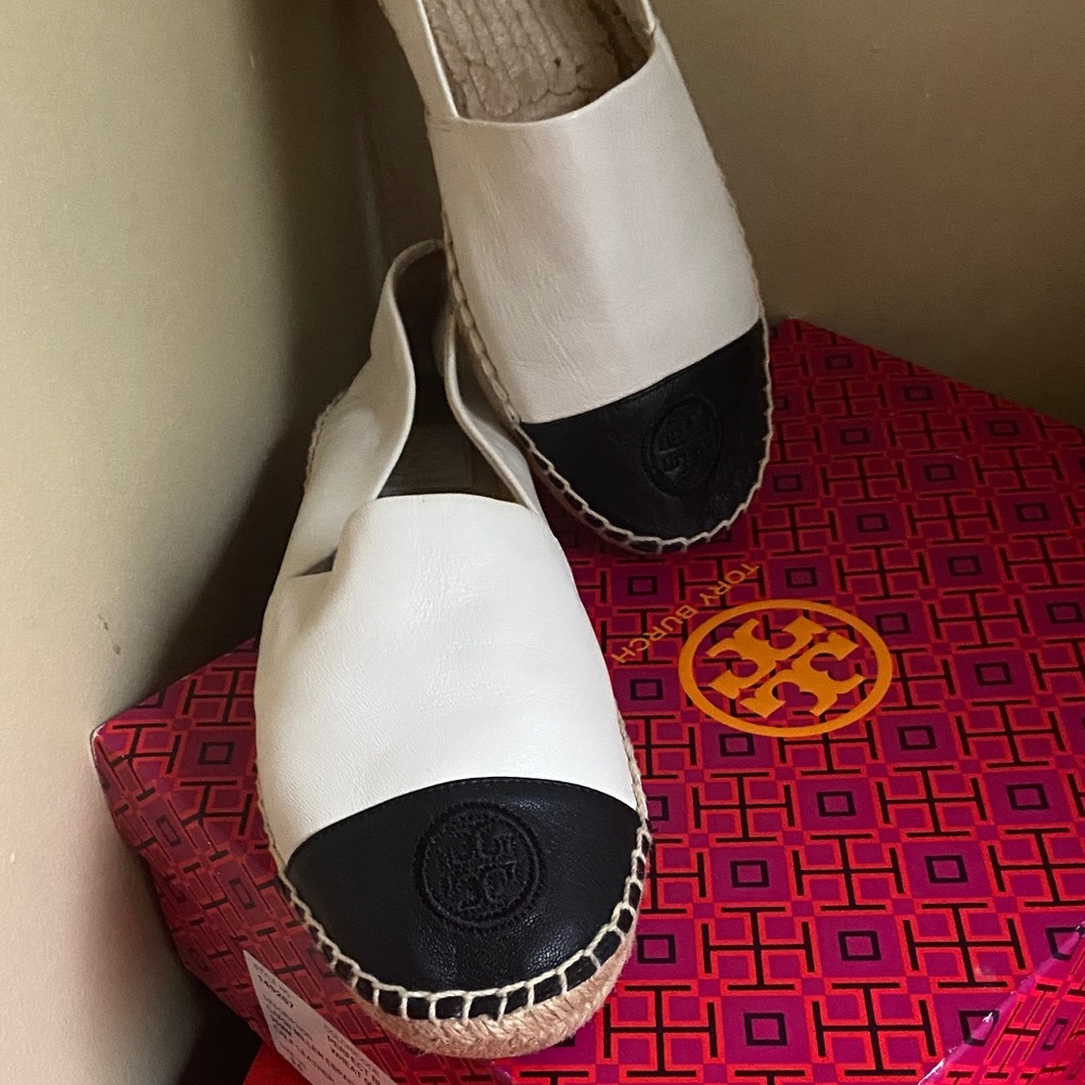 Tory Burch White Leather Espadrilles with Black Cap Toe - Picture 3 of 6
